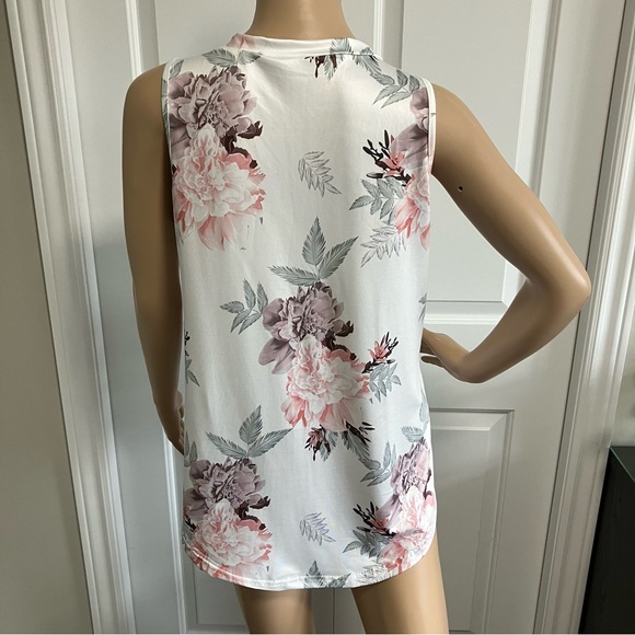 Like new white floral sleeveless top - Picture 4 of 8